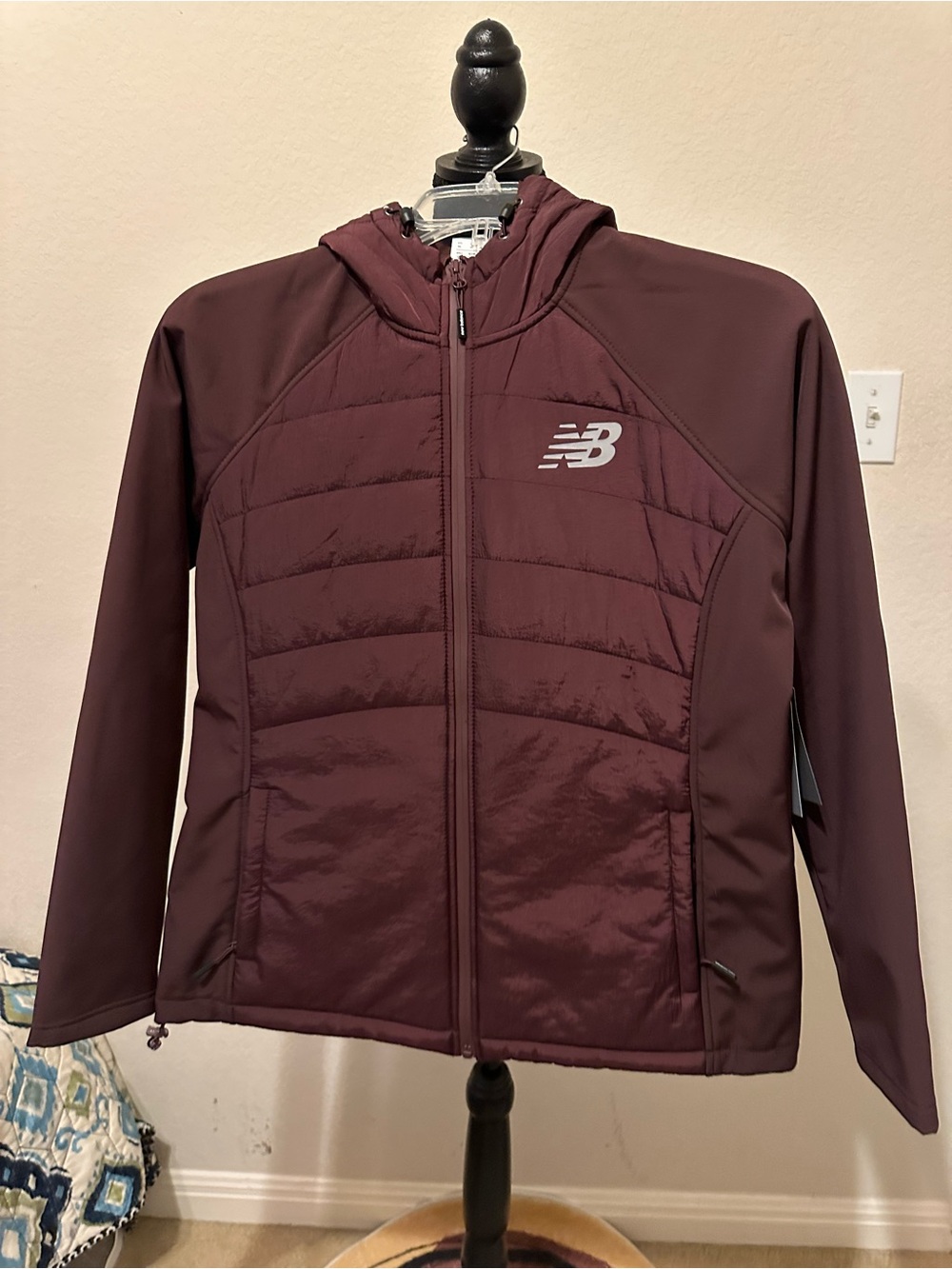 New Balance Women's Burgundy Hooded Insulated Puffer Jacket. Size XL NWT.